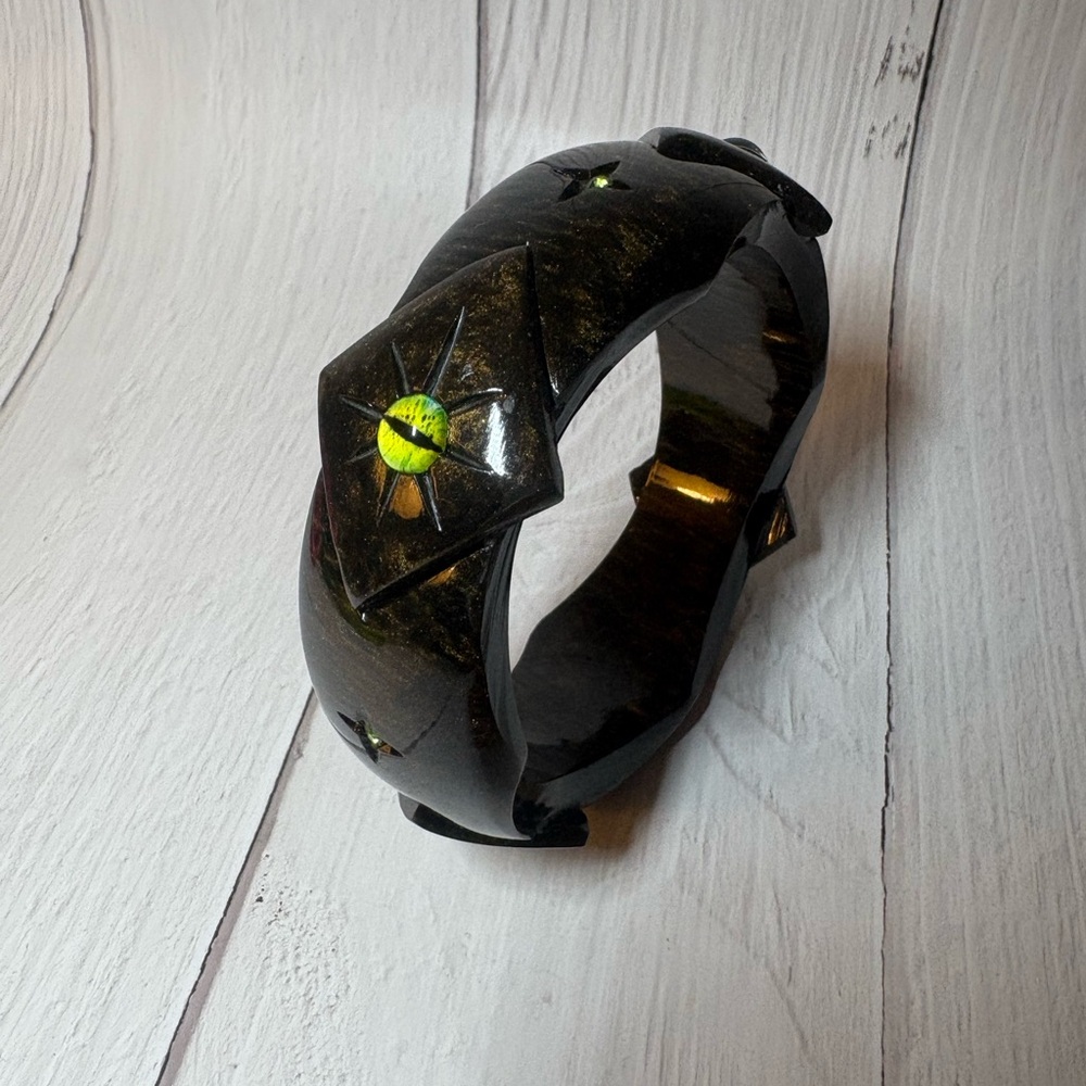 Hypnotized Splendette Wide Bangle in Duchess Size